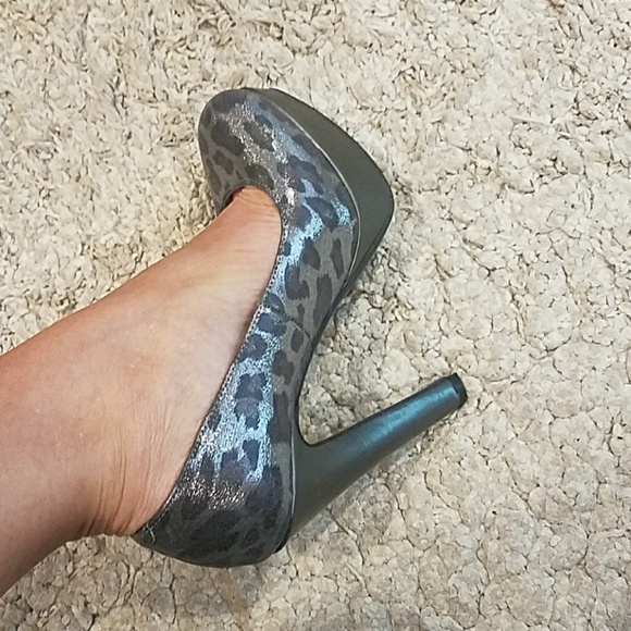 Shoes - Picture 5 of 5